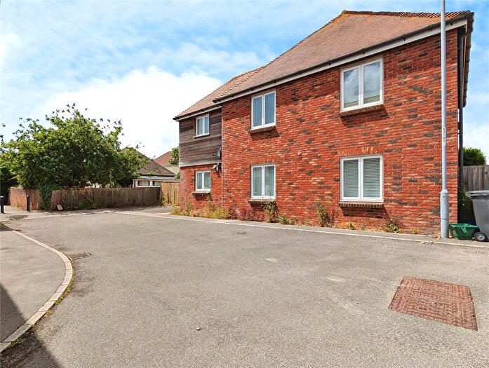 2 Bedroom Flat For Sale In Roberts Way, Upton, Poole, Dorset, BH16