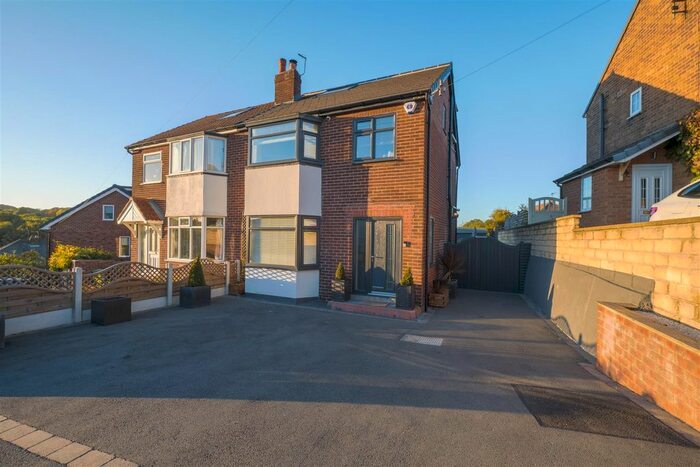 4 Bedroom Semi-Detached House To Rent In Woodhill Rise, Leeds, LS16