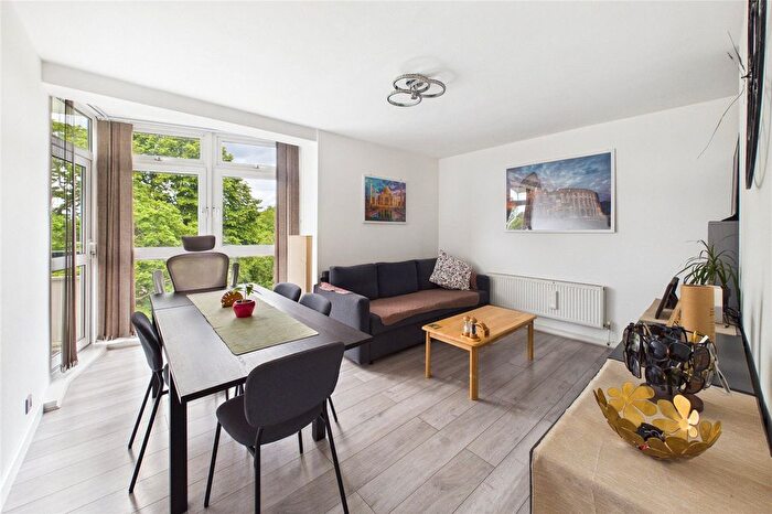 1 Bedroom Flat For Sale In West Drive, London, SW16