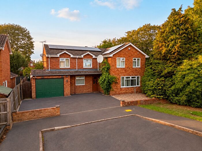5 Bedroom Detached House For Sale In Beaufort Close, Aylesbury, HP21