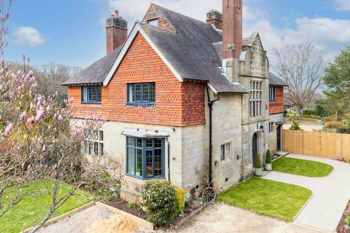 5 Bedroom Property For Sale In Turners Hill Road, Crawley Down, Crawley, RH10