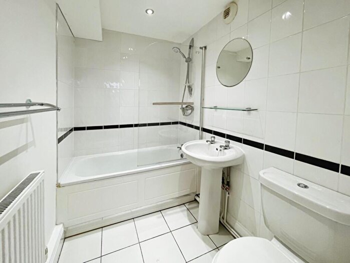 2 Bedroom Flat To Rent In Cowbridge Road East, Cardiff, CF5