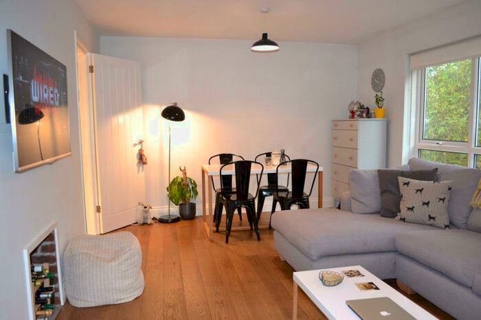 1 Bedroom Flat To Rent In Chalford S Northcroft, Wooburn Green, High Wycombe, Buckinghamshire, HP10