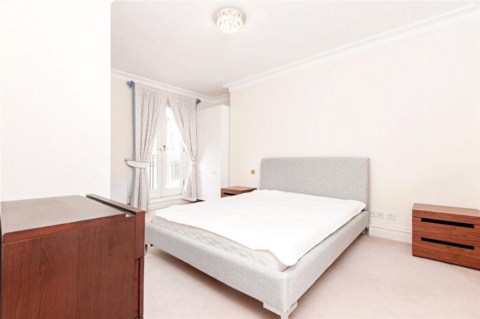 2 Bedroom Flat For Sale In Clevedon Road, Twickenham, TW1