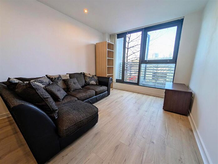 2 Bedroom Apartment To Rent In Pall Mall, L3
