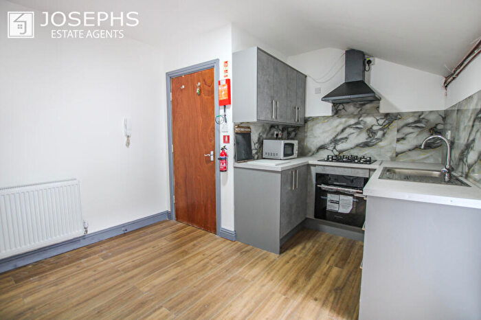 2 Bedroom Flat To Rent In Back Cheapside, Bolton, BL1