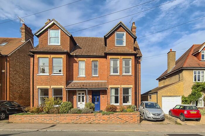 5 Bedroom Semi-Detached House To Rent In Ox Lane, Harpenden, AL5