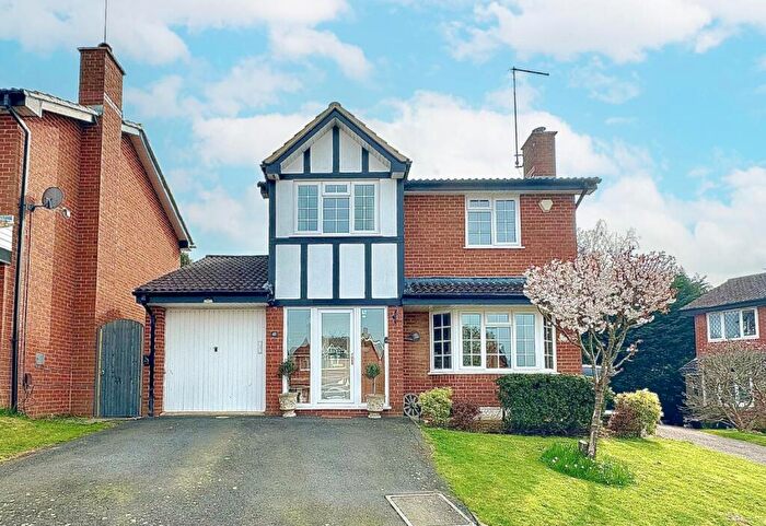 4 Bedroom Detached House For Sale In Buckingham Close, East Hunsbury, Northampton, NN4