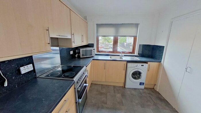 2 Bedroom Garage / Parking To Rent In Carron Road, Falkirk, FK2