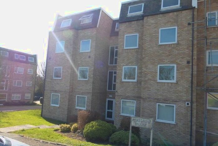 2 Bedroom Flat To Rent In Peregrine House, The Blanes, Ware, SG12