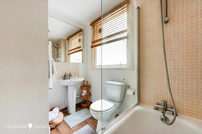 1 Bedroom Flat For Sale In Shacklewell Lane, London, E8