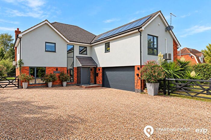 5 Bedroom Detached House For Sale In Stoney Hills, Burnham On Crouch, CM0