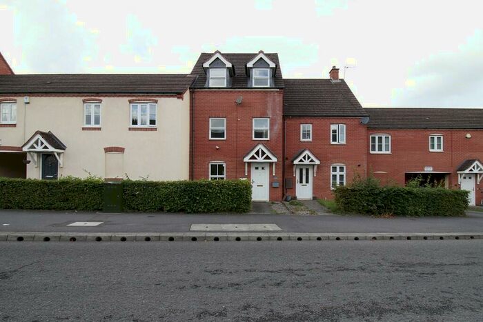 4 Bedroom Town House To Rent In Wharf Lane, Solihull, B91