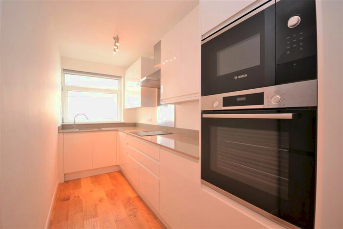 2 Bedroom Flat To Rent In Devonshire Place, Eastbourne, BN21