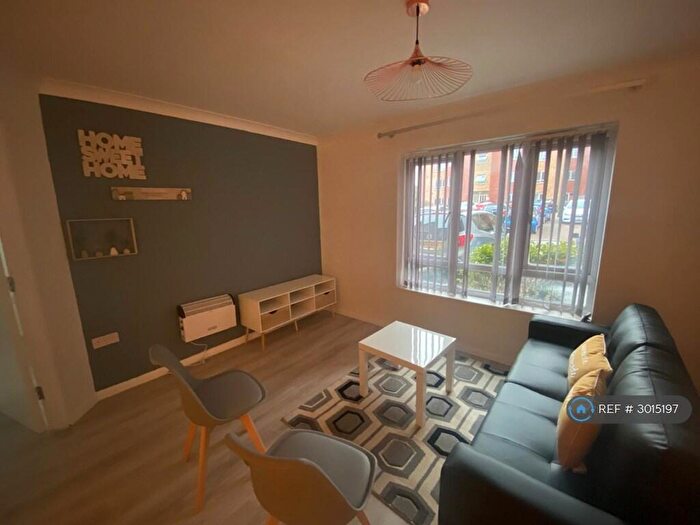 2 Bedroom Flat To Rent In Brook Court, Nottingham, NG7