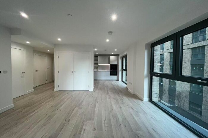 1 Bedroom Apartment To Rent In Hawker House, Anax Street, N4