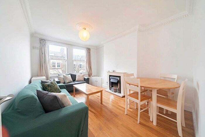 2 Bedroom Flat To Rent In Gascony Avenue, London, NW6