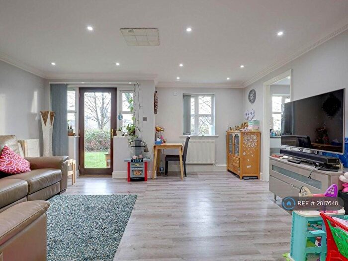 2 Bedroom Flat To Rent In Caversham, Reading, RG4