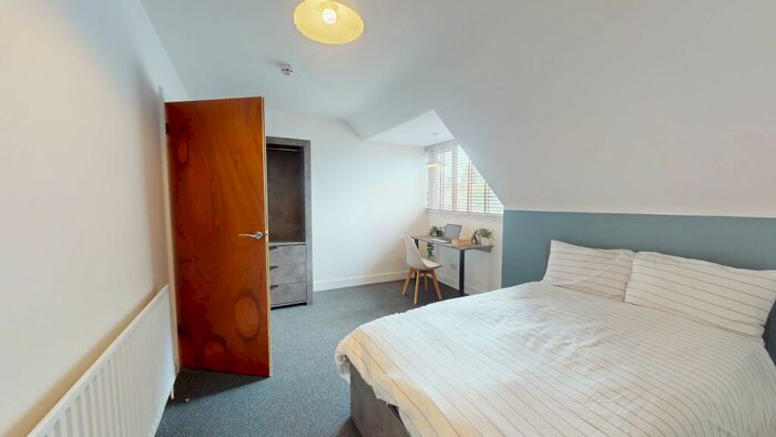 3 Bedroom Flat To Rent In St Michaels Crescent, Headingley, Leeds, LS6