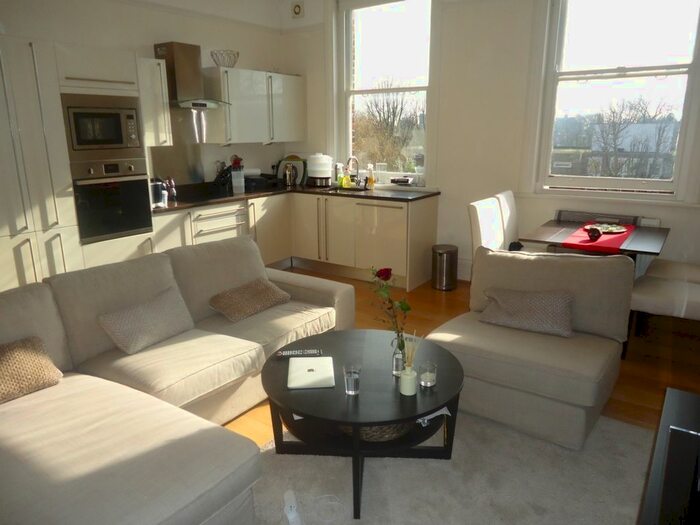 2 Bedroom Flat To Rent In Shepherds Hill, Highgate, N6