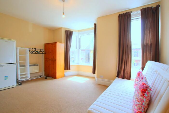 Studio To Rent In Latimer Road, Wimbledon, SW19