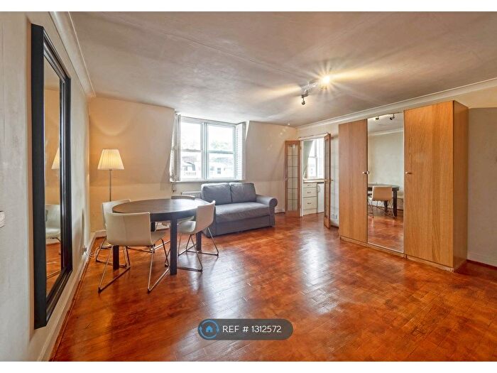 Studio To Rent In Elsham Road, London, W14