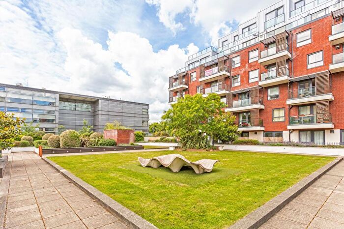 2 Bedroom Flat For Sale In Green Lane, Edgware, HA8