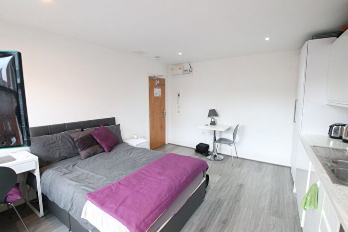 Studio To Rent In Finchley Road, London, NW3