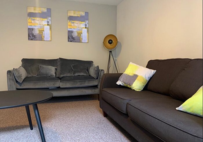 1 Bedroom Flat To Rent In Bed Student Flat // Sept, LN2