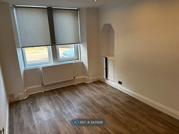 2 Bedroom Flat To Rent In Dumbarton Road, Old Kilpatrick, Glasgow, G60