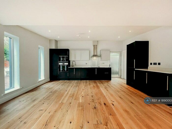 2 Bedroom Detached House To Rent In Highgrove Mews, Reading, RG1