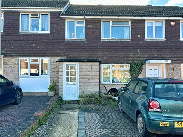 3 Bedroom Town House For Sale In Robertsfield, Thatcham, RG19