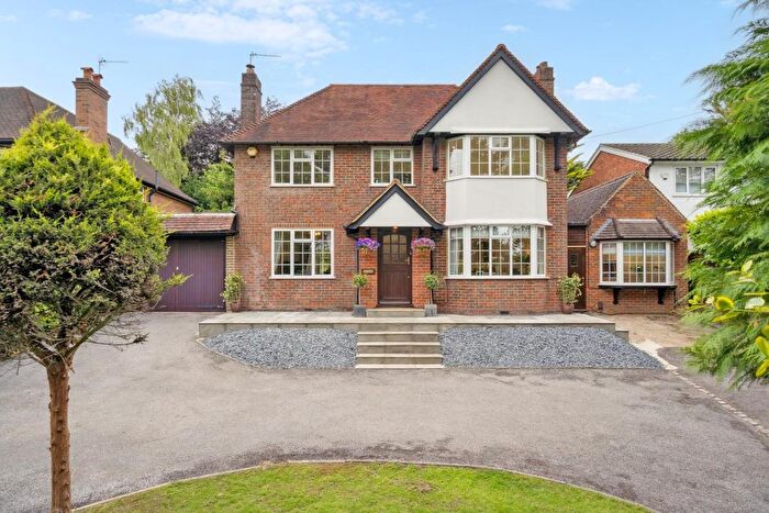 4 Bedroom Detached House For Sale In London Road East, Amersham, Buckinghamshire, HP7