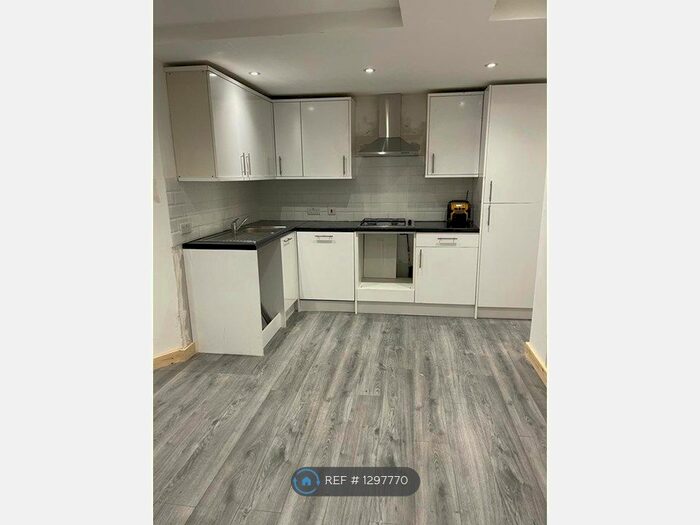 2 Bedroom Flat To Rent In Haringey, London, N4