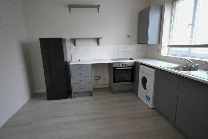 2 Bedroom Flat To Rent In 9A New Parade, Chorleywood, Rickmansworth WD3