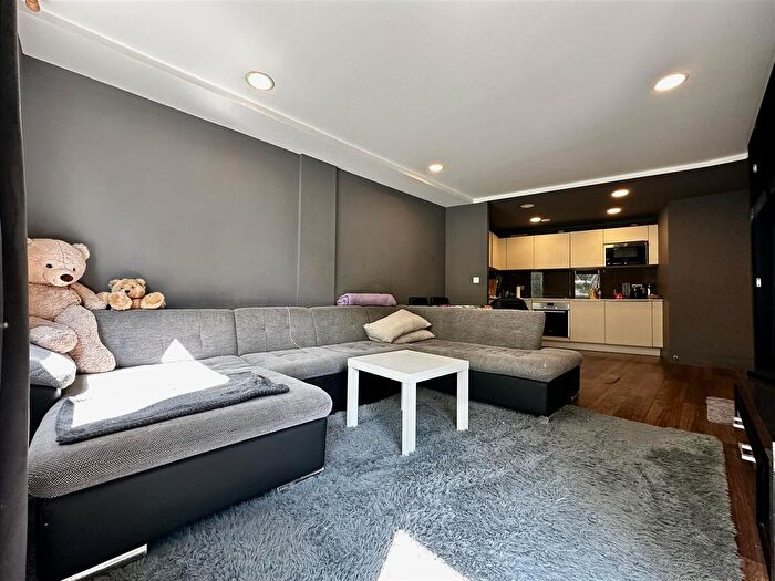 1 Bedroom Flat To Rent In Market Road, London, N7