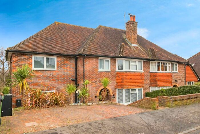 3 Bedroom House To Rent In Pewley Way, Guildford, GU1