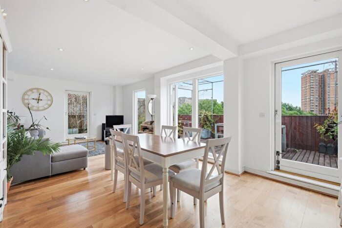 3 Bedroom Apartment For Sale In Hackney Road, Shoreditch, E2