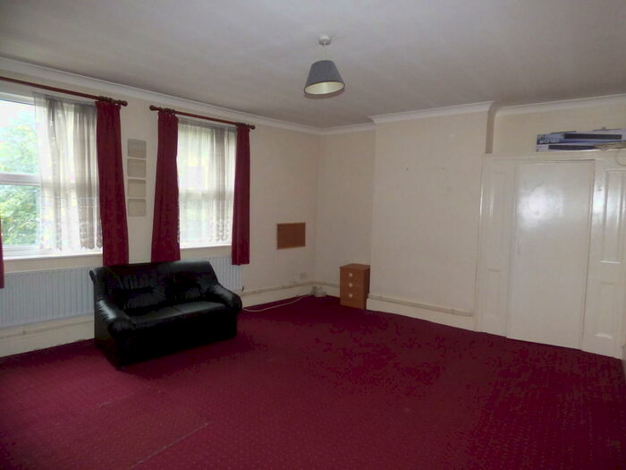 4 Bedroom Flat To Rent In Colney Hatch Lane, N10