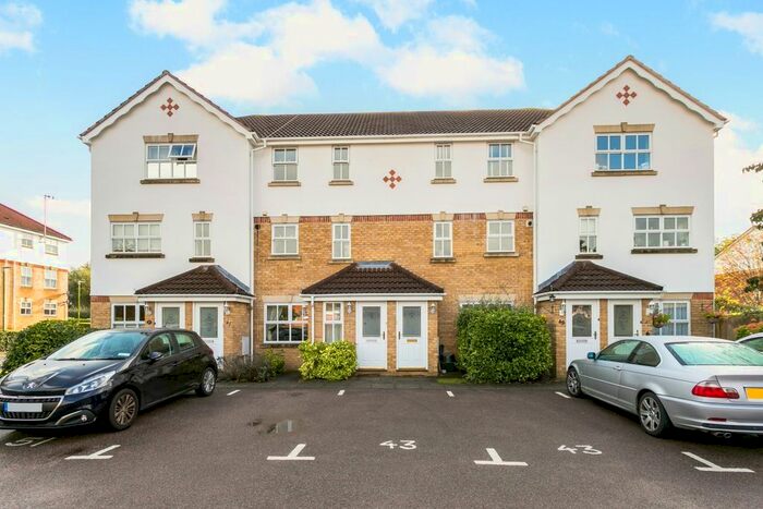 2 Bedroom Maisonette To Rent In Byewaters, Watford, WD18