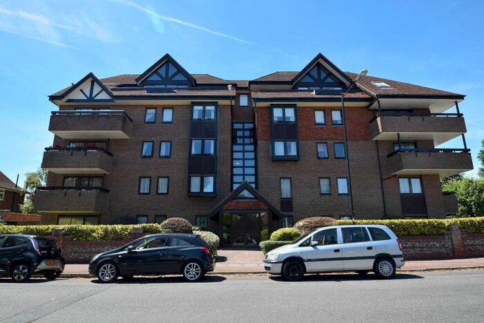 3 Bedroom Flat For Sale In Grassington Road, Eastbourne, BN20