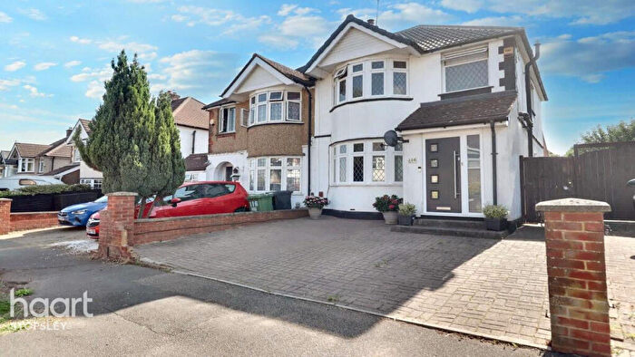 3 Bedroom Semi-Detached House For Sale In Somerset Avenue, Luton, LU2