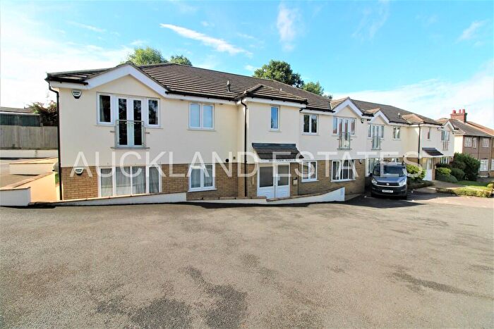 2 Bedroom Apartment To Rent In Mutton Lane, Potters Bar, EN6