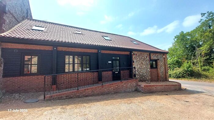 4 Bedroom Barn Conversion To Rent In Nethergate St, Harpley, King's Lynn, PE31