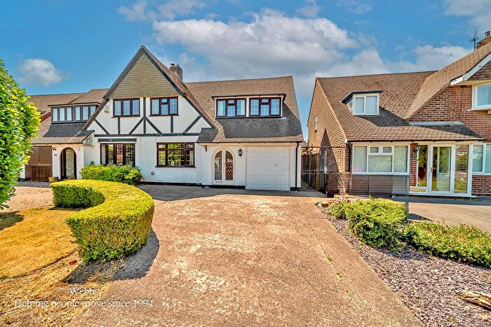 3 Bedroom Semi Detached House For Sale In Berryfields, Aldridge, Walsall, WS9