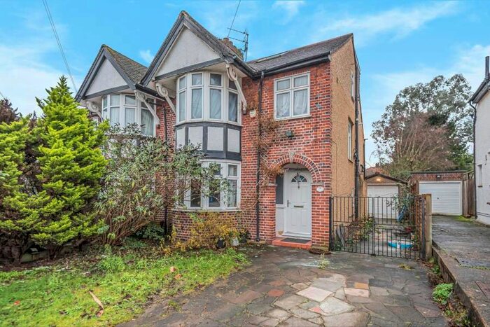 4 Bedroom Property To Rent In East Towers, Pinner HA5