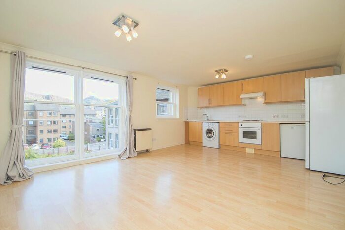 2 Bedroom Flat To Rent In St. Patrick Square, Edinburgh, EH8