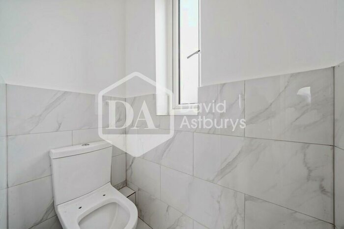 2 Bedroom Apartment To Rent In Cable Street, Limehouse Shadwell, London, E1W