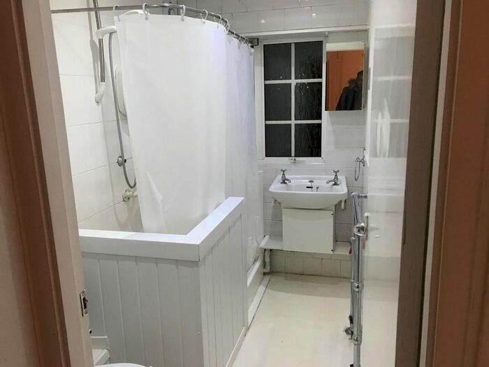 5 Bedroom Detached House For Sale In Hatton Road, Feltham, Greater London, TW14