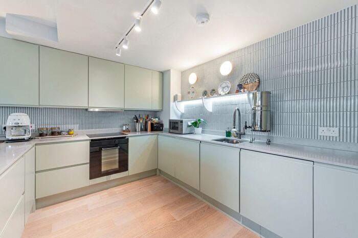 2 Bedroom Flat For Sale In Graham Street, Angel, N1